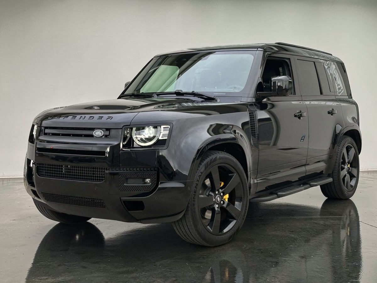 Land Rover Defender 110 | Grandavia
