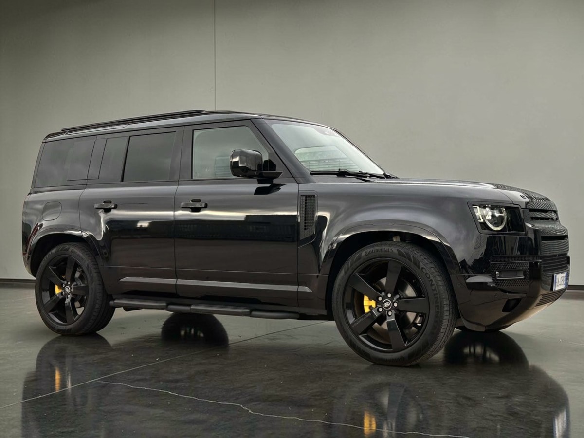 Land Rover Defender 110 — 1