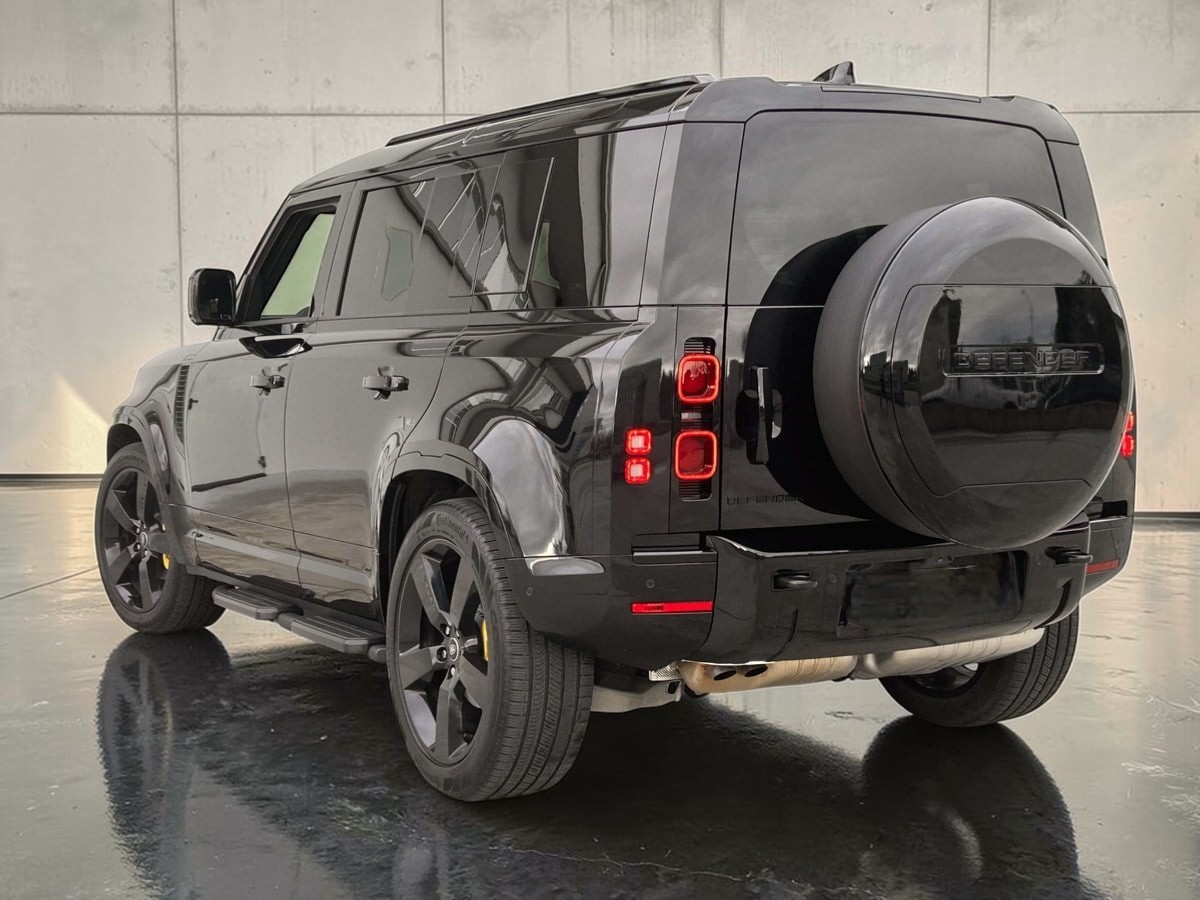 Land Rover Defender 110 — 2
