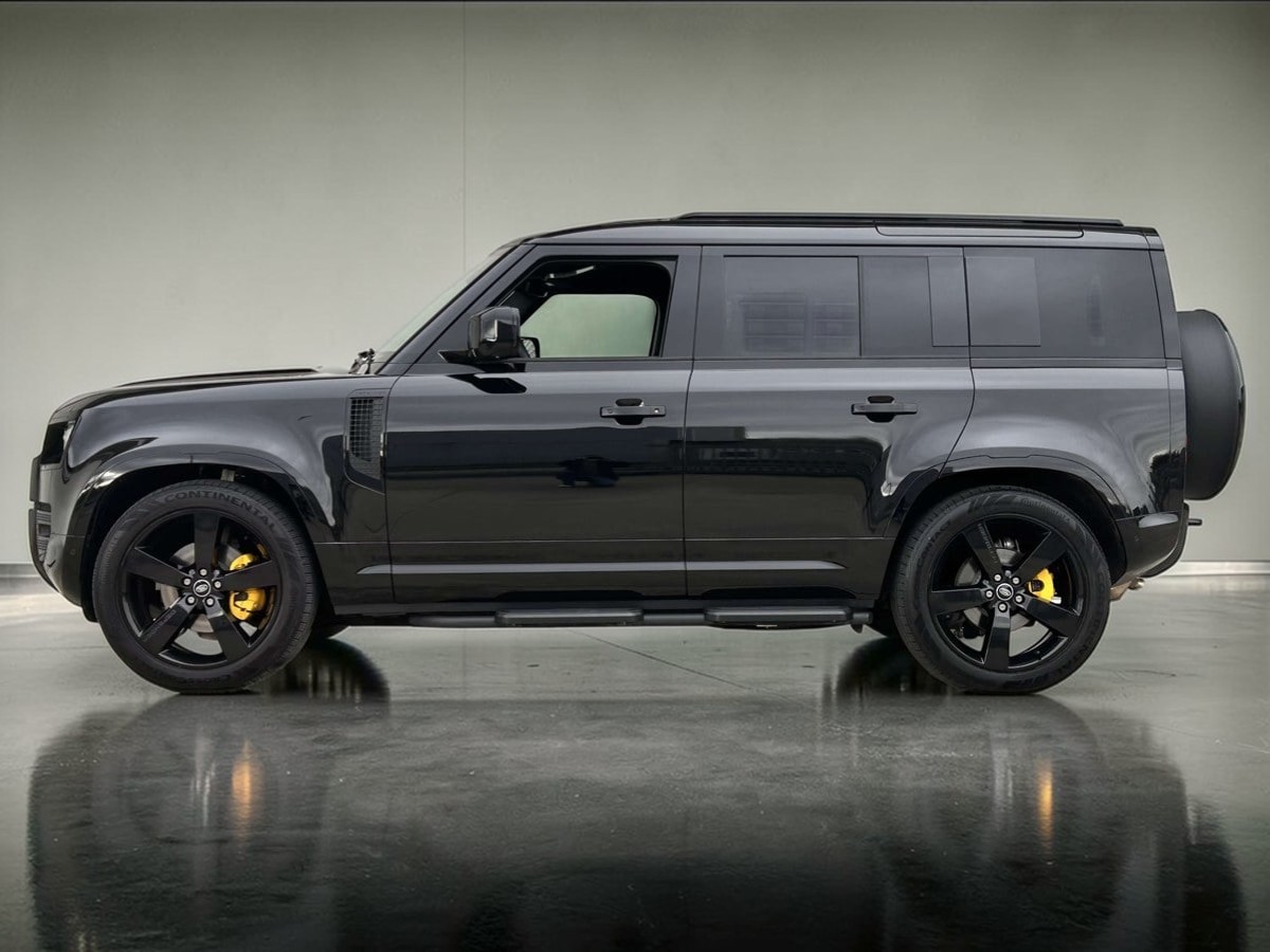 Land Rover Defender 110 — 3