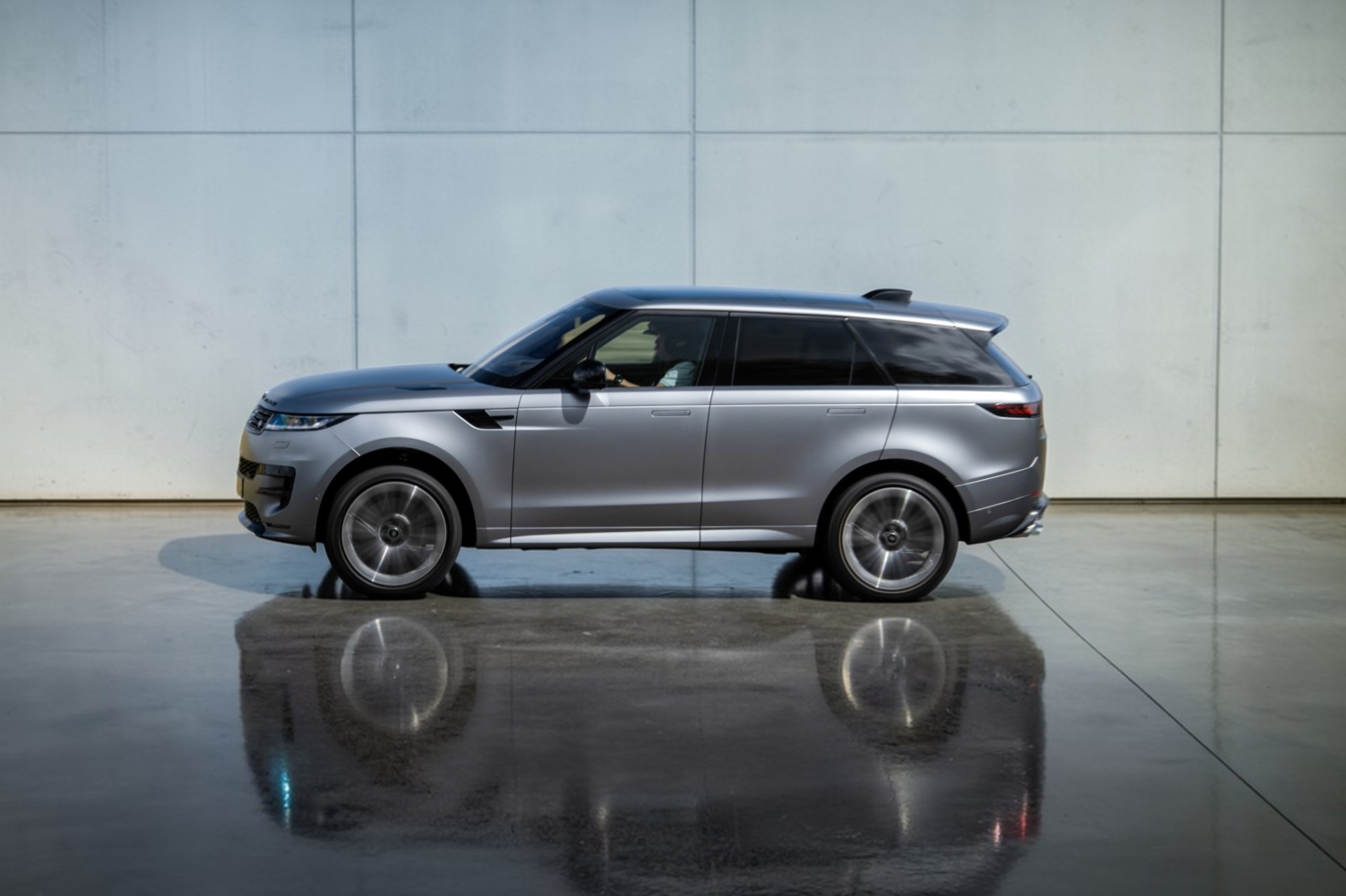 Range Rover Sport — 1